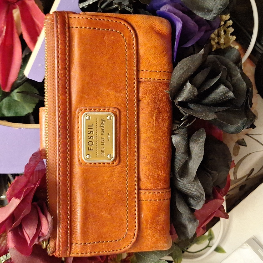 Fossil Red Emory Clutch Wallet